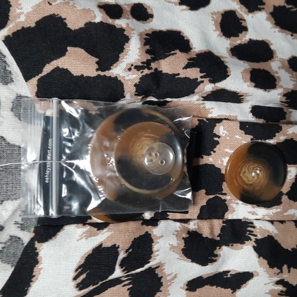 Ashley Stewart's linen blouse - Picture 9 of 13